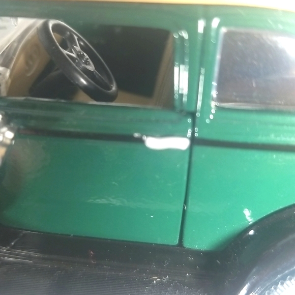 1932 Ford Convertible Sedan mini Car Collection - Picture 8 of 9